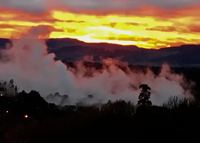 Pohutu Vista * Rotorua